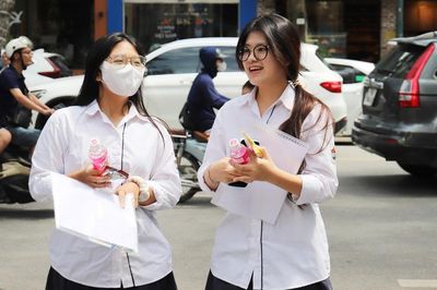 Thi tốt nghiệp THPT 2026: Điểm tựa yêu thương tiếp sức sĩ tử vượt qua kỳ thi cuối cấp