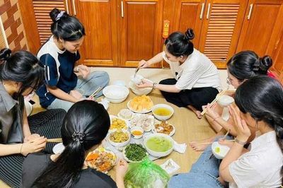Mùa thi tốt nghiệp THPT ấm áp với những suất cơm miễn phí, nhà nghỉ '0 đồng'