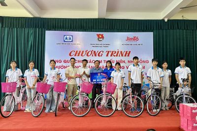 Tiếp sức mùa thi, trao yêu thương tới trẻ em Làng SOS Thanh Hóa