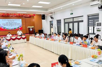 Khảo sát phương án sắp xếp thôn và giải quyết chế độ cho cán bộ dôi dư