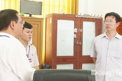 Đồng chí Huỳnh Minh Tuấn khảo sát Dự án Bệnh viện Hồng Ngự và kiểm tra Kỳ thi tốt nghiệp THPT