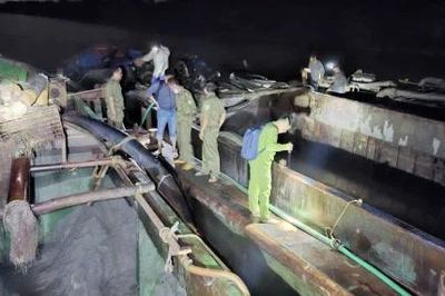 Công an tỉnh Đồng Tháp bắt giữ 3 phương tiện tàng trữ, vận chuyển cát trái phép