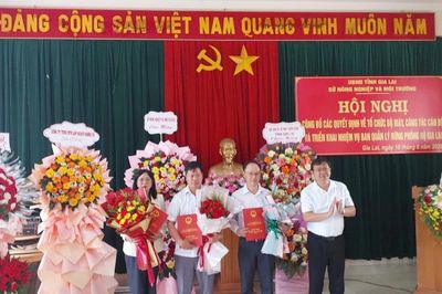 Công bố quyết định về tổ chức bộ máy và cán bộ Ban Quản lý rừng phòng hộ Gia Lai