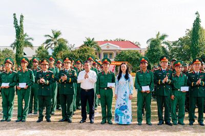 Bí thư Tỉnh ủy Khánh Hòa Trần Phong dự Lễ tuyên thệ chiến sĩ mới năm 2026 tại Trung đoàn Bộ binh 974