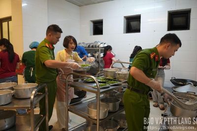 Trường THPT Dân tộc Nội trú tỉnh tiếp sức sĩ tử