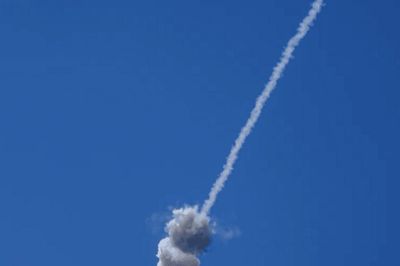 Mỹ và Iran đối đầu quân sự sau vụ trực thăng Apache bị bắn rơi tại eo biển Hormuz