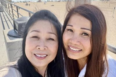 NSND Hồng Vân hội ngộ diễn viên Đoàn Mai Phương sau 20 năm tại Mỹ