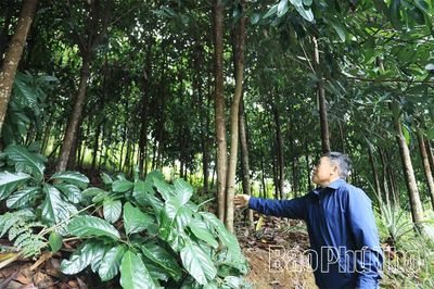 Người có uy tín - 'lá chắn mềm' bảo vệ nền tảng tư tưởng của Đảng