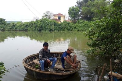 Theo con nước Cánh Hòm