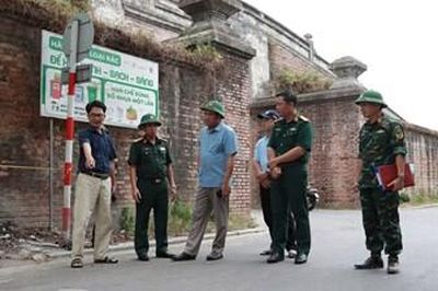 Lãnh đạo thành phố khảo sát thực tế khu vực nghi mộ liệt sĩ tập thể