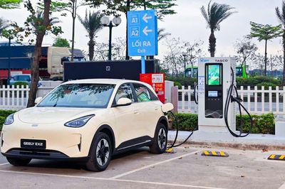 Bộ Tài chính đề xuất miễn lệ phí trước bạ 0% cho ô tô điện đến hết năm 2030