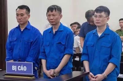 Hà Nội: Xét xử 6 cựu cán bộ nhận tiền, 'bảo kê' xây nhà và sân pickleball trái phép