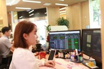 Chứng khoán ngày 10/6: VN-Index phục hồi phiên thứ hai liên tiếp, lấy lại mốc tâm lý quan trọng