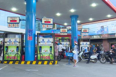 Người tiêu dùng đón nhận xăng E10 ngày một tích cực