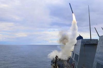 Mỹ và Iran leo thang quân sự tại eo biển Hormuz