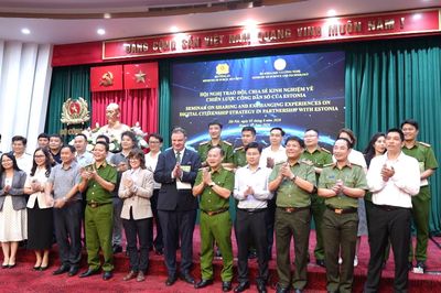 Kiến tạo công dân số từ kinh nghiệm quốc tế