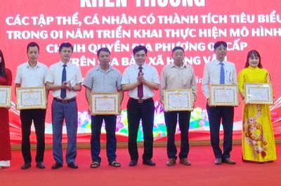 Hai đơn vị của xã Hồng Vân nhận Cờ Thi đua của Thành phố