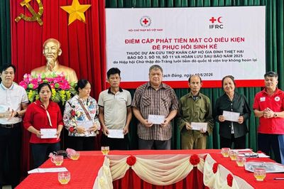 Cấp phát tiền thuộc Dự án 'Cứu trợ khẩn cấp hộ gia đình thiệt hại bởi bão số 3, số 10, số 11 và hoàn lưu sau bão năm 2025' tại xã Bạch Đằng
