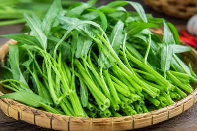 Đừng tưởng ăn rau càng nhiều càng tốt: Đây là 5 loại có thể khiến thận 'kêu cứu'