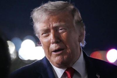 Tổng thống Trump nói có thể triển khai cuộc tấn công mới vào nhà máy và cầu Iran