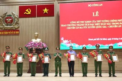 Trao thưởng thành tích xuất sắc cho các đơn vị triệt phá đường dây ma túy nguy hiểm