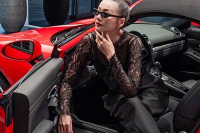 Siêu mẫu Thanh Hằng tậu Porsche gần 5 tỷ đồng, tự thưởng nhân dịp đặc biệt