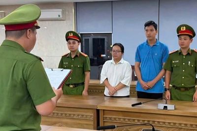 Khởi tố 3 đối tượng kinh doanh sách điện tử trái phép