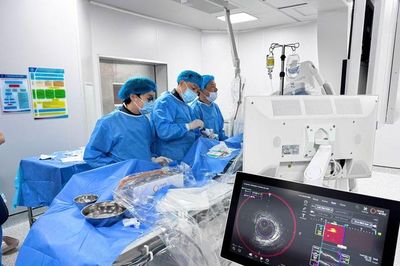 Hẹp 90% động mạch vành, cụ ông vượt qua ca can thiệp khó