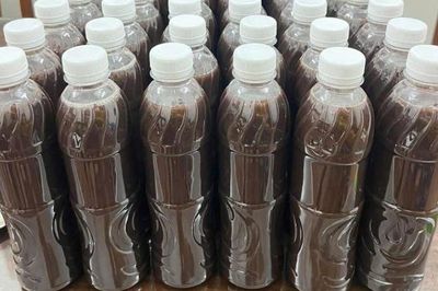 Nhiều người uống nước rau má, đậu đen cả ngày để giải nhiệt, chuyên gia cảnh báo
