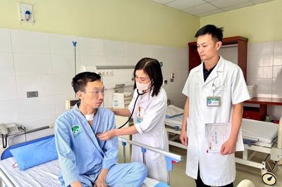 Nghẹt thở chạy đua với 'tử thần', cứu sống Trung tá Công an bị đâm đứt động mạch cảnh