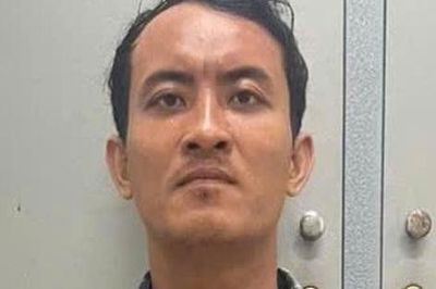Mâu thuẫn khi nhậu, thanh niên xách dao xông vào phòng trọ chém người
