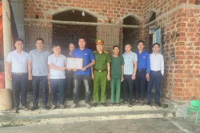 Tuyên dương thanh niên dũng cảm cứu 2 người đuối nước