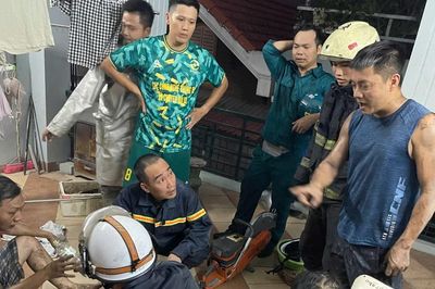 Công an và nhân dân phường Phương Liệt kịp thời cứu nạn 4 người thoát khỏi đám cháy lúc rạng sáng