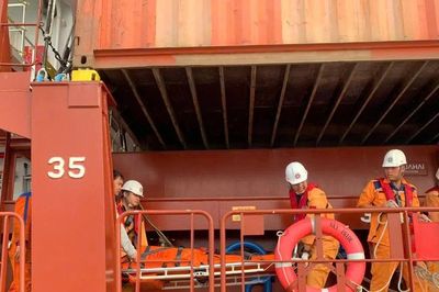 Kịp thời cứu nạn thuyền viên nước ngoài nghi bị tai biến trên biển