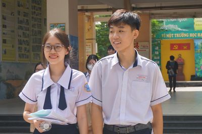 Đề ngữ văn thi tốt nghiệp THPT chạm đúng 'gu công nghệ' của thế hệ trẻ