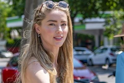 Amber Heard ở tuổi 40