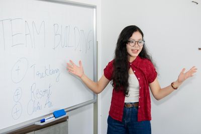 700 người, 1 chuyến team building và áp lực 'làm dâu trăm họ'