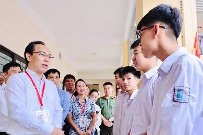 Bộ trưởng Hoàng Minh Sơn: Bình tĩnh xử lý mọi tình huống, đặt quyền lợi chính đáng của thí sinh lên hàng đầu
