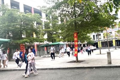 Chiều 11/6, thí sinh hoàn thành bài thi môn Toán kỳ thi tốt nghiệp Trung học phổ thông 2026