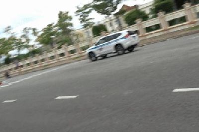 CSGT mở đường đưa nam sinh bị sốt cao đến điểm thi tốt nghiệp THPT