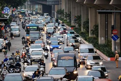 Hà Nội đề xuất hỗ trợ đến 20 triệu đồng cho hộ nghèo đổi xe máy xăng sang xe điện