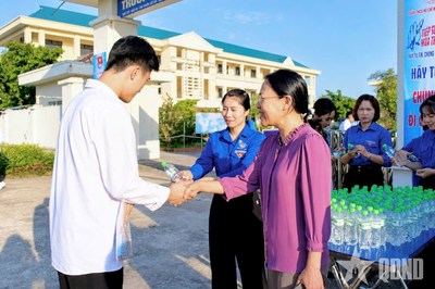 Quảng Ninh: Thí sinh đặc khu Cô Tô tự tin bước vào môn thi Ngữ văn