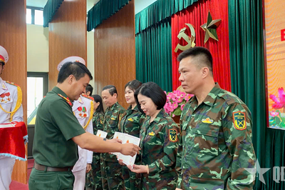 Quảng Ninh: Bế giảng lớp bồi dưỡng kiến thức quốc phòng và an ninh đối tượng 3