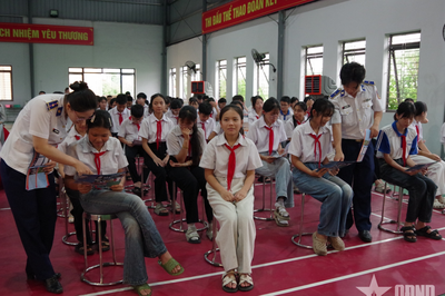 Đoàn Trinh sát số 1 tuyên truyền phòng, chống ma túy tại Hải Phòng