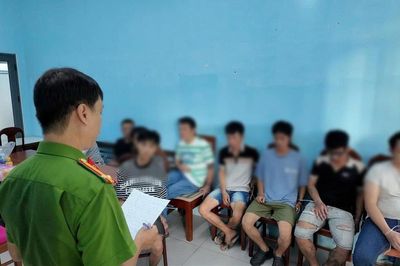 Ra quân kiểm tra cư trú, test ma túy