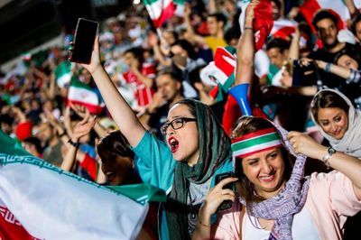 FIFA thu hồi vé xem World Cup của cổ động viên Iran?