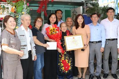 Lãnh đạo TPHCM thăm, chúc thọ người cao tuổi tiêu biểu