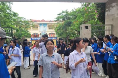 Thí sinh nhận xét đề Toán 'dễ thở' hơn năm trước