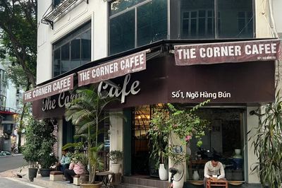 Hàng quán Hà Nội tự 'tạo' vỉa hè trong nhà để giữ chân khách