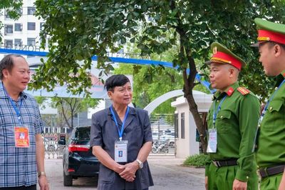 Giám đốc Sở GD&ĐT Bắc Ninh động viên thí sinh trước giờ thi